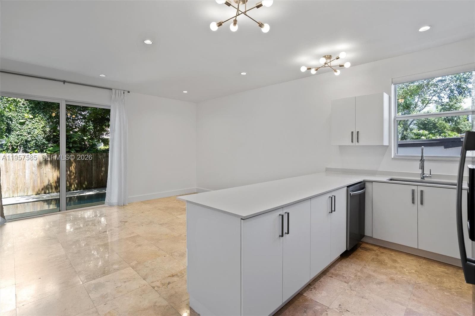 2784 SW 34th Ave, Miami FL 33133 — 16