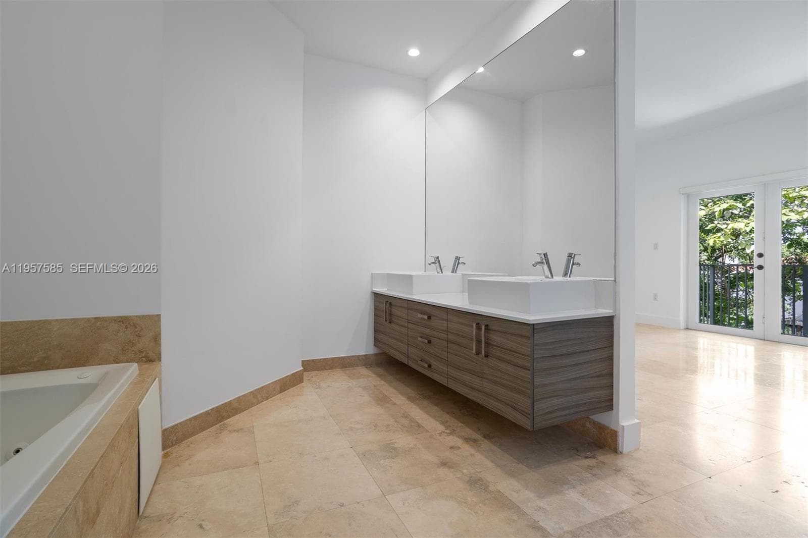 2784 SW 34th Ave, Miami FL 33133 — 22