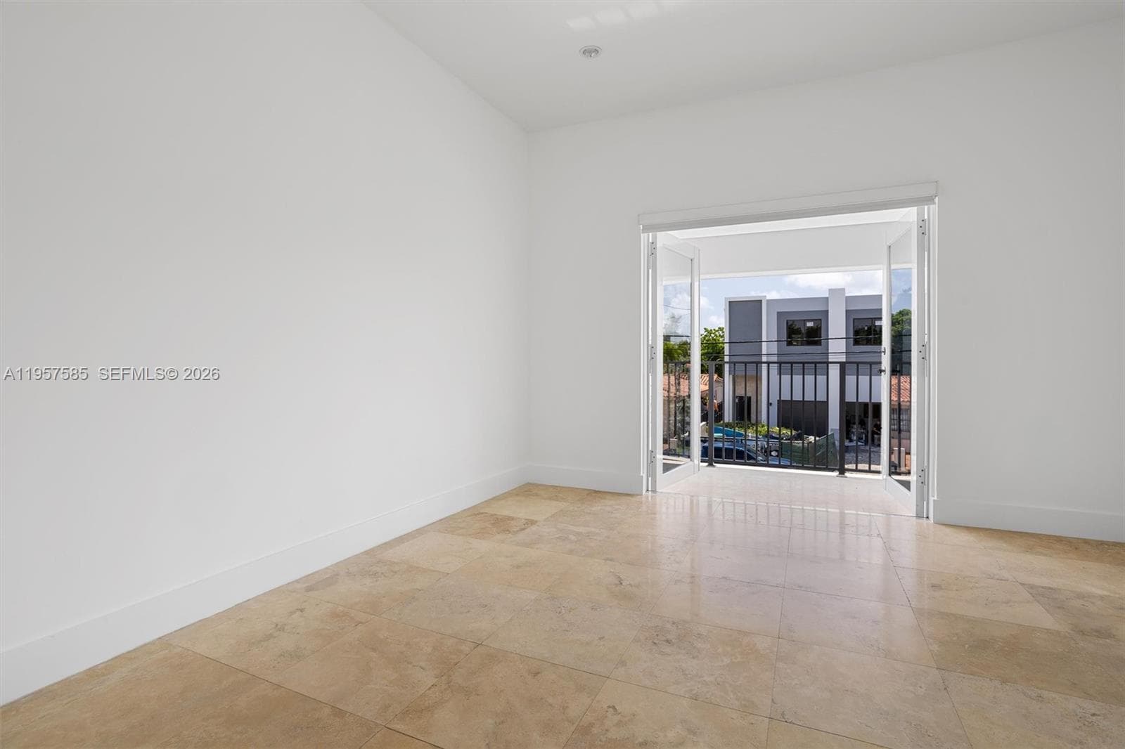 2784 SW 34th Ave, Miami FL 33133 — 32
