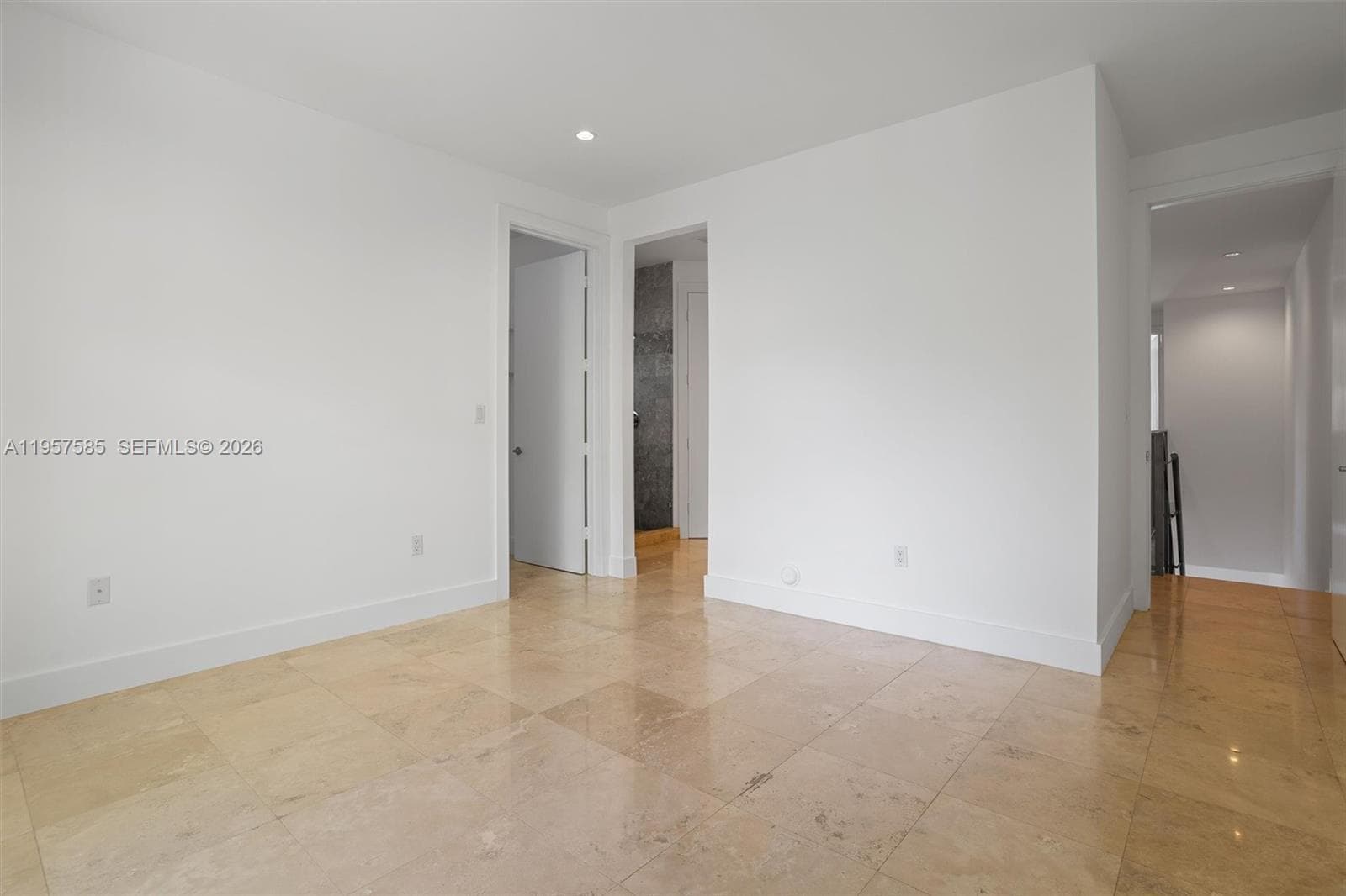2784 SW 34th Ave, Miami FL 33133 — 20