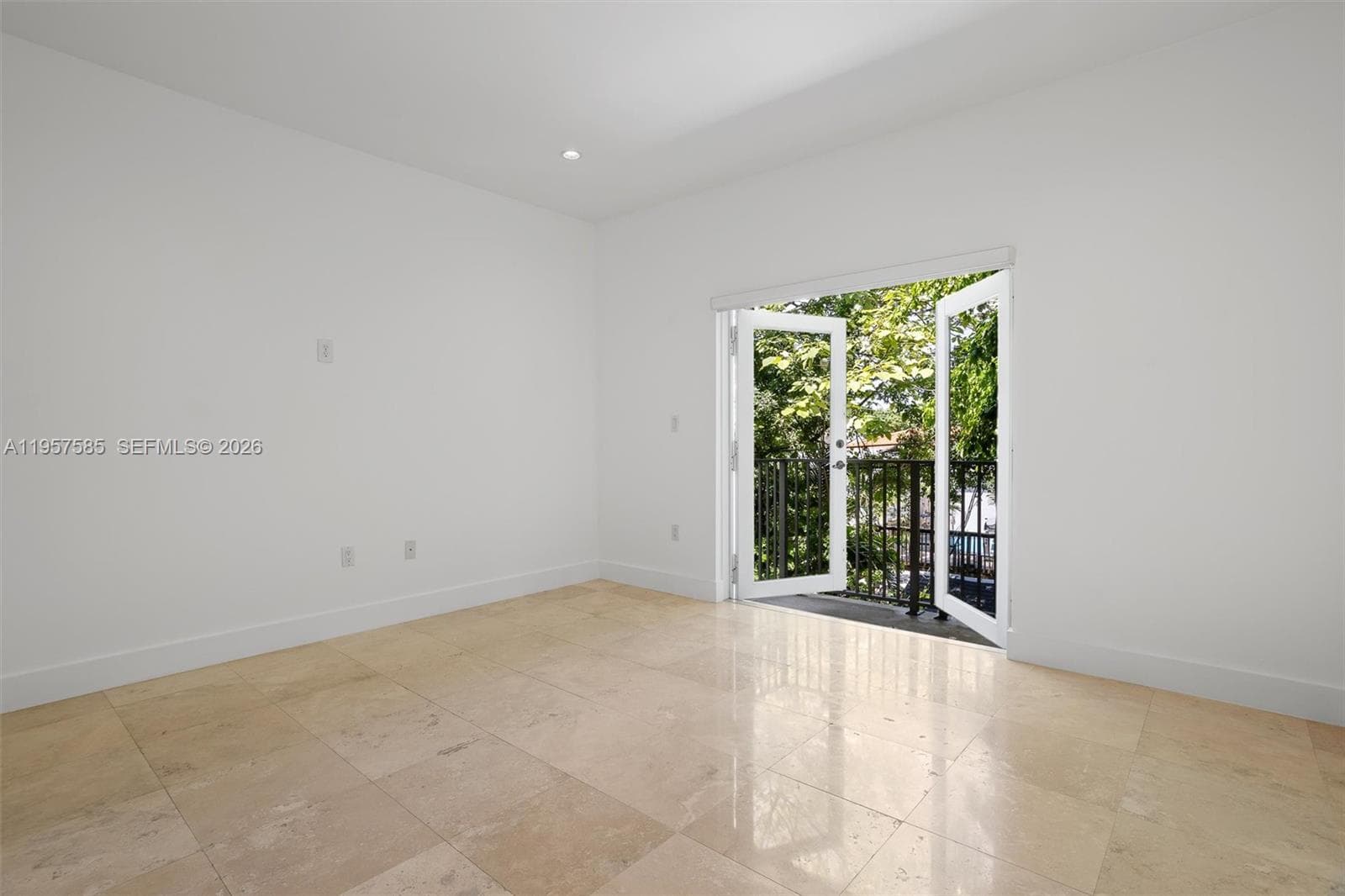 2784 SW 34th Ave, Miami FL 33133 — 21