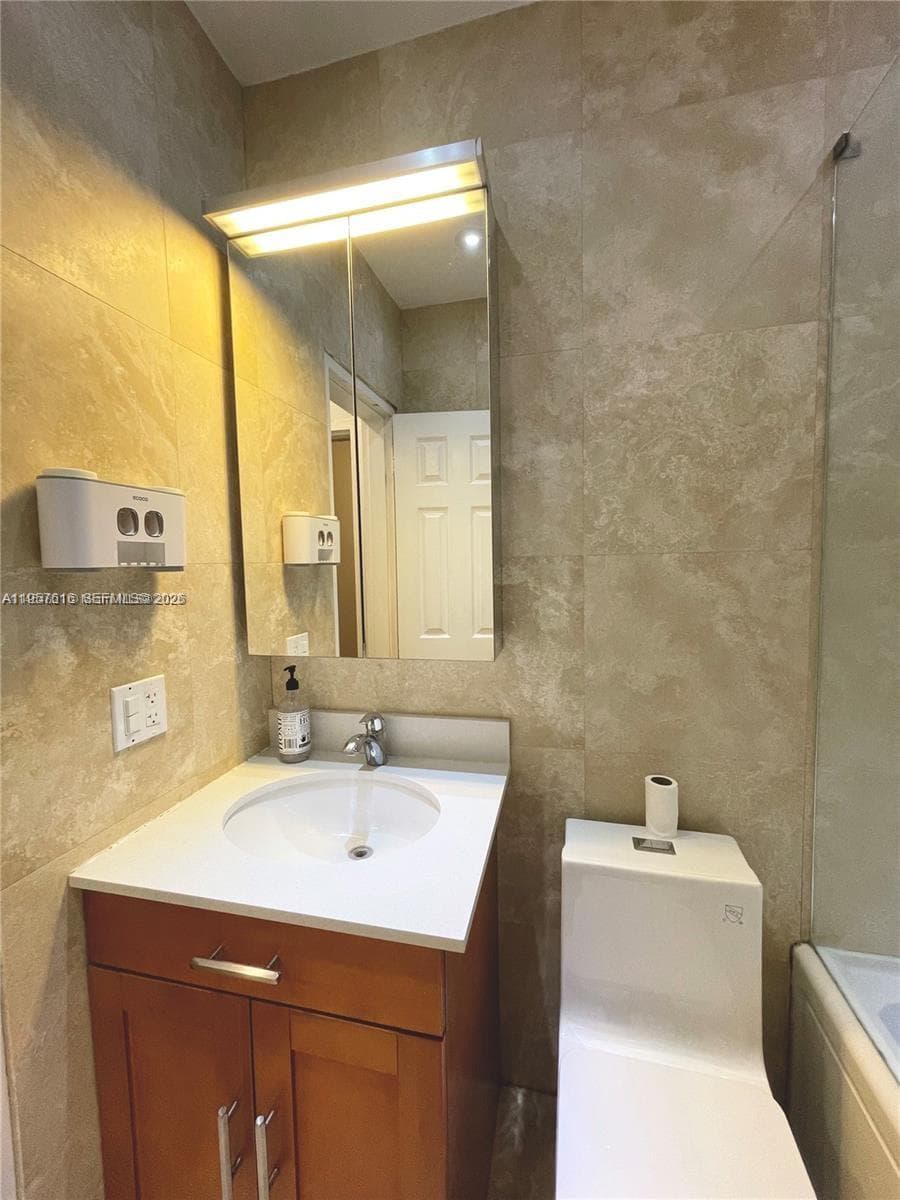 7312 Gary Ave # 7312, Miami Beach FL 33141 — 32