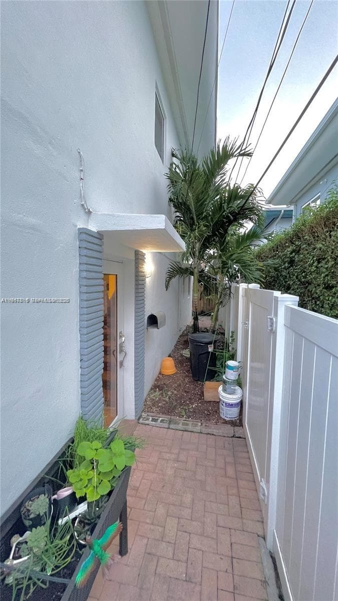 7312 Gary Ave # 7312, Miami Beach FL 33141 — 44