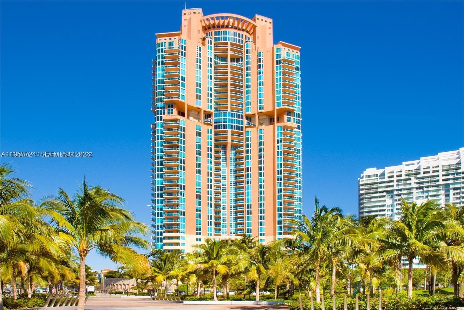 300 S Pointe Dr # 605, Miami Beach FL 33139 — 2