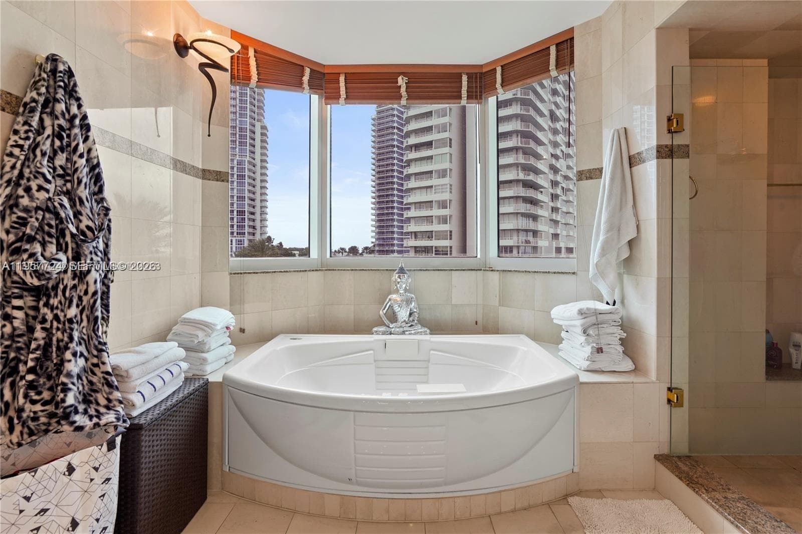 300 S Pointe Dr # 605, Miami Beach FL 33139 — 17