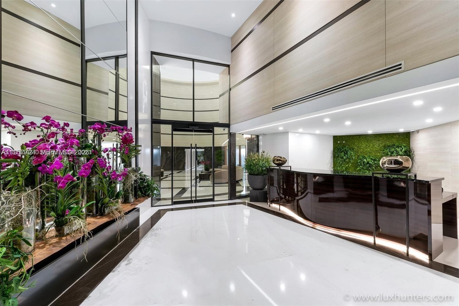300 S Pointe Dr # 605, Miami Beach FL 33139 — 28