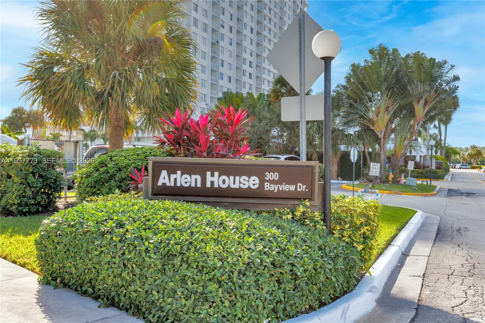 300 Bayview Dr # 06, Sunny Isles Beach FL 33160 — 42