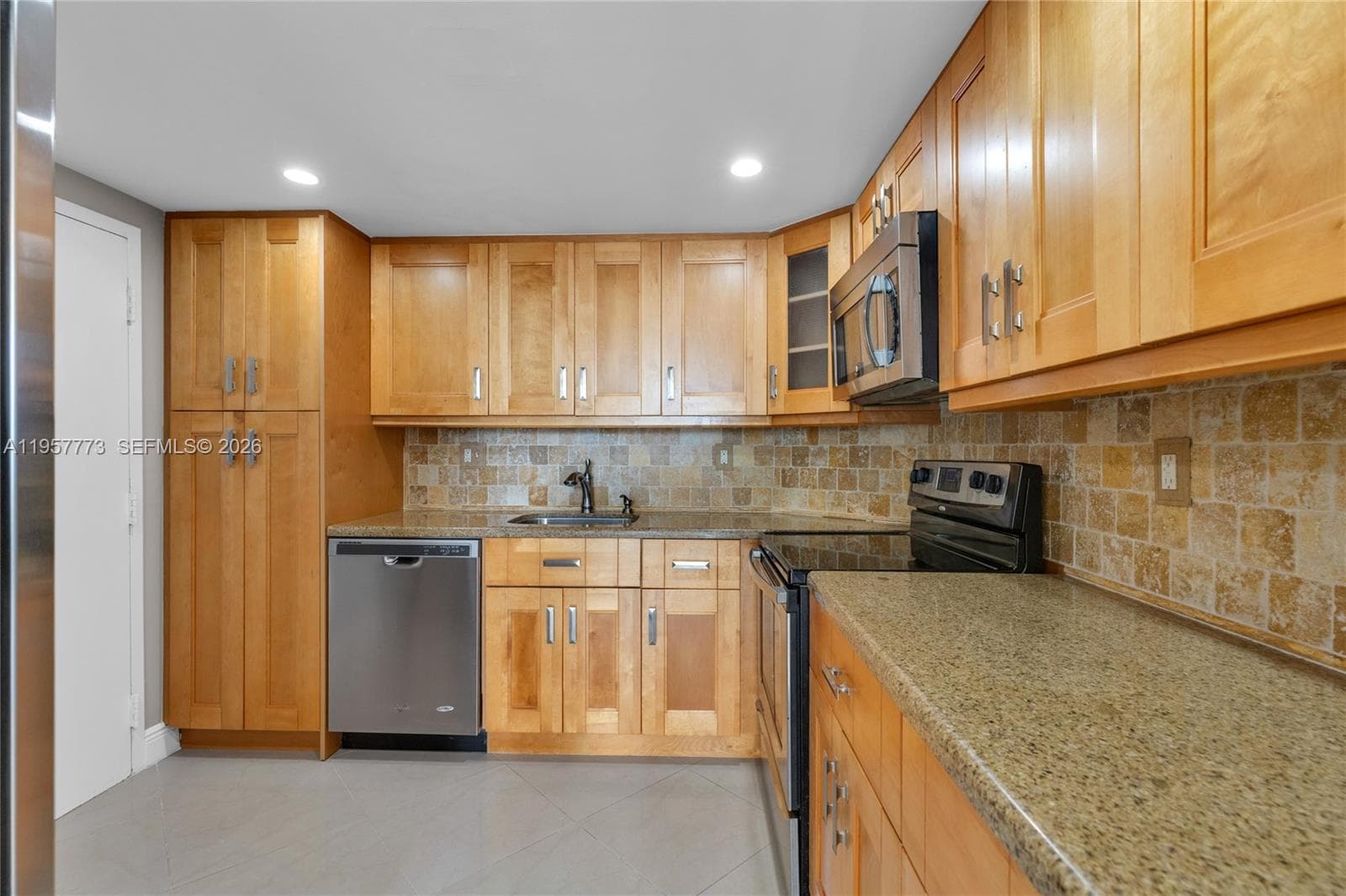 300 Bayview Dr # 06, Sunny Isles Beach FL 33160 — 38