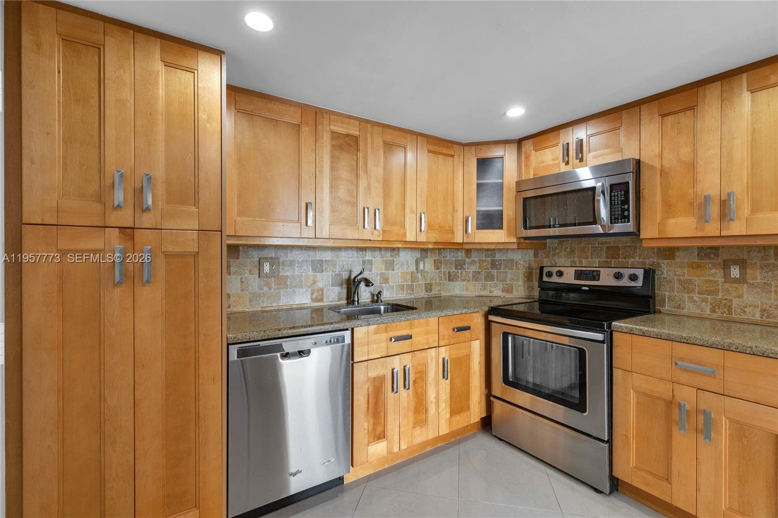 300 Bayview Dr # 06, Sunny Isles Beach FL 33160 — 37