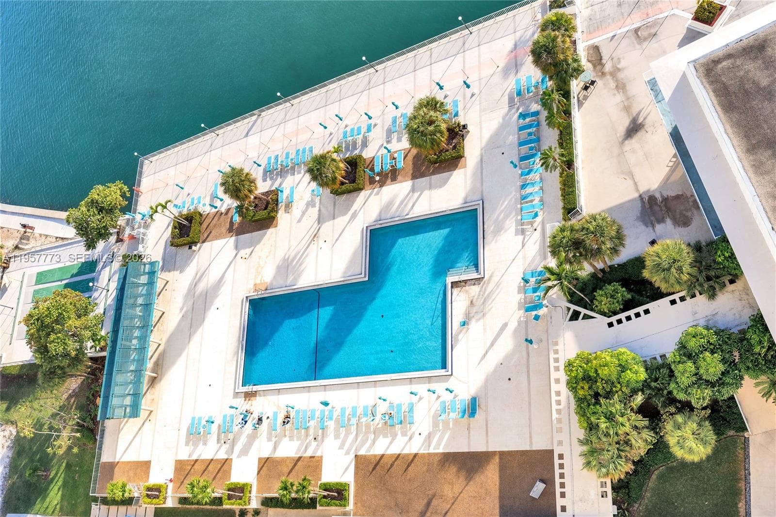 300 Bayview Dr # 06, Sunny Isles Beach FL 33160 — 40