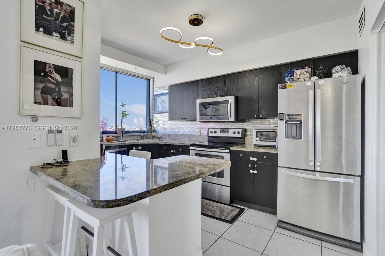 1330 West Ave # 1811, Miami Beach FL 33139 — 2