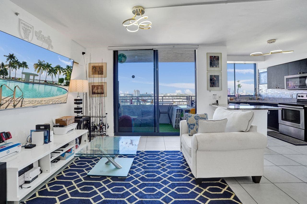 1330 West Ave # 1811, Miami Beach FL 33139 — 1