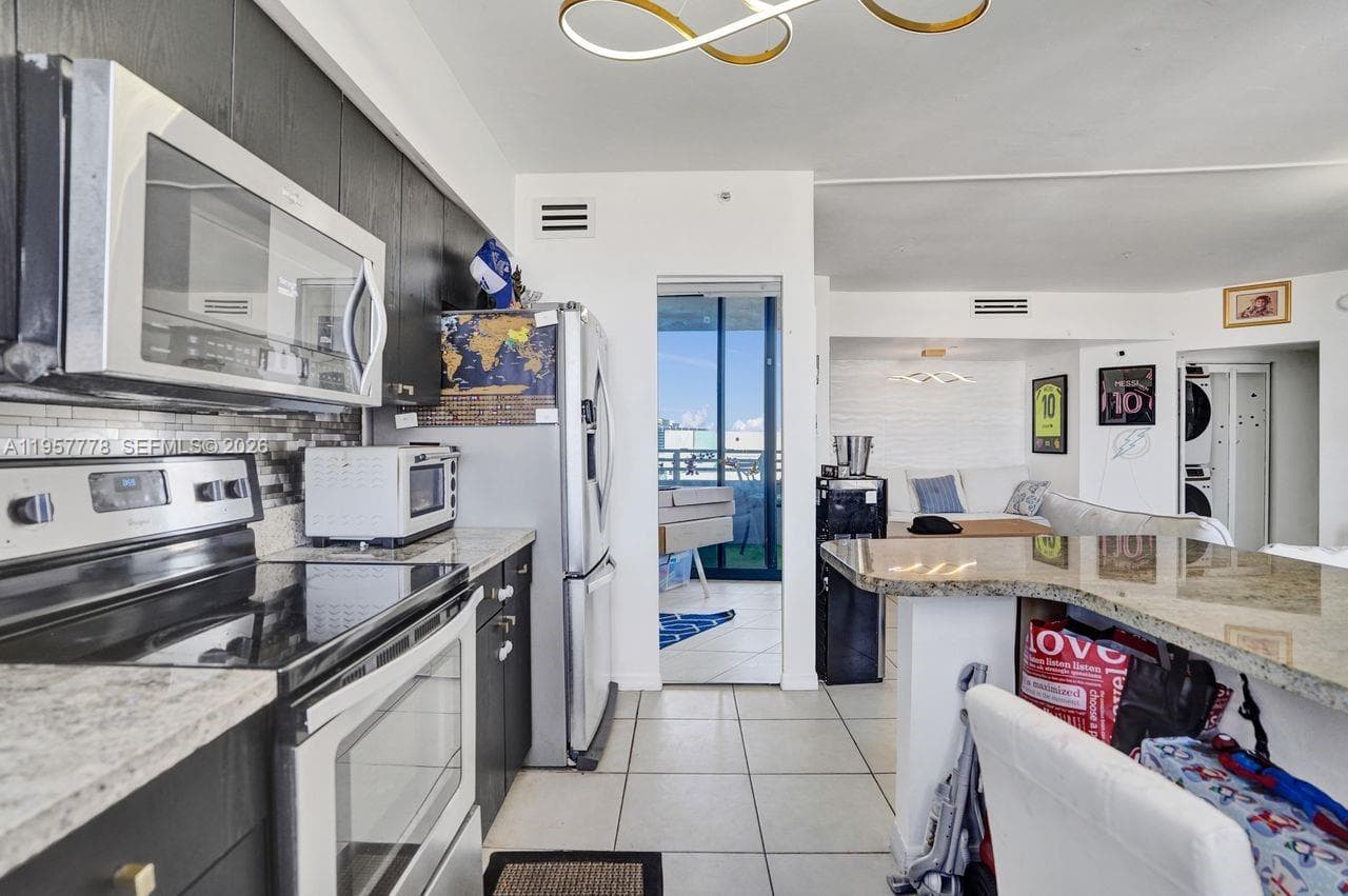 1330 West Ave # 1811, Miami Beach FL 33139 — 24