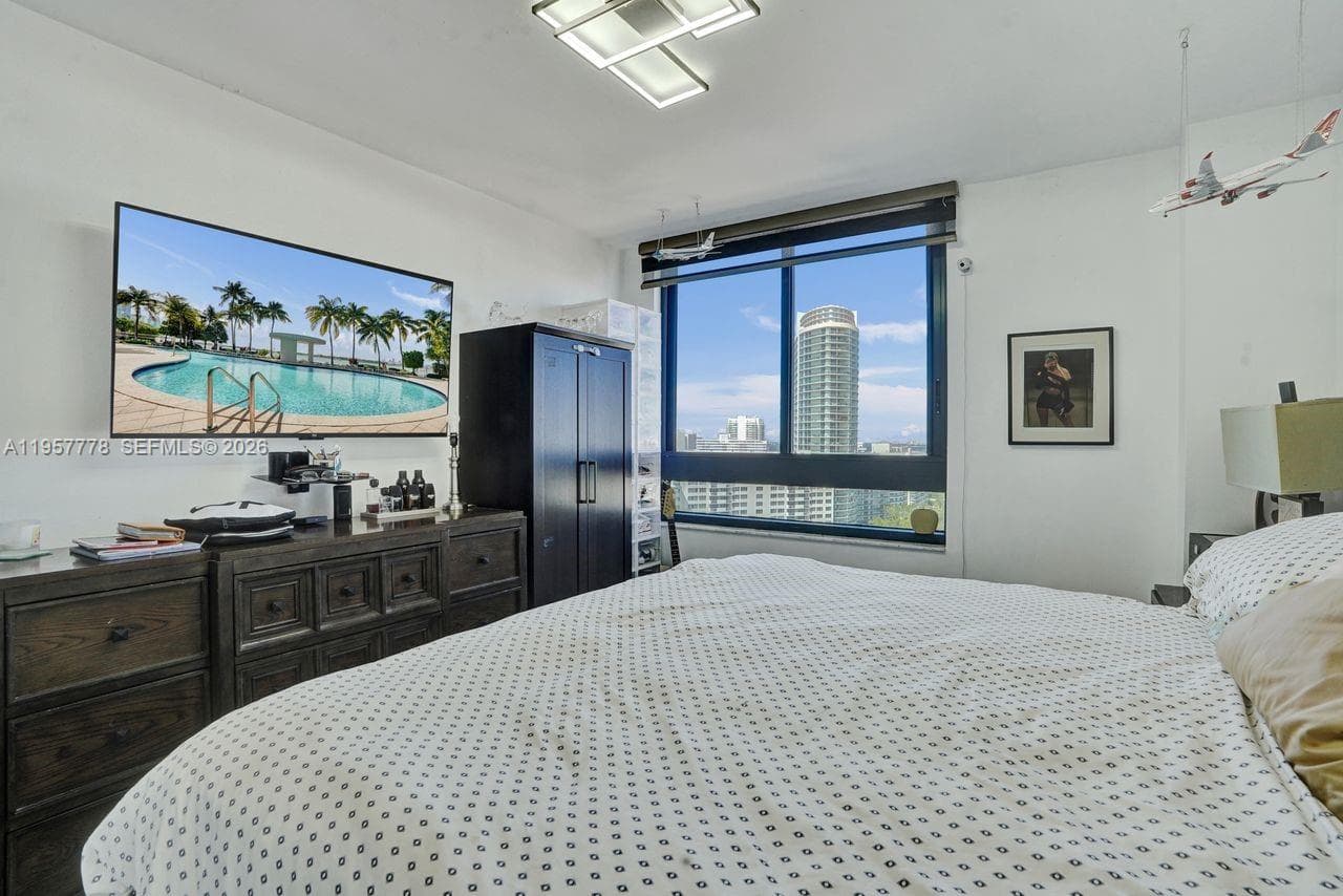 1330 West Ave # 1811, Miami Beach FL 33139 — 30