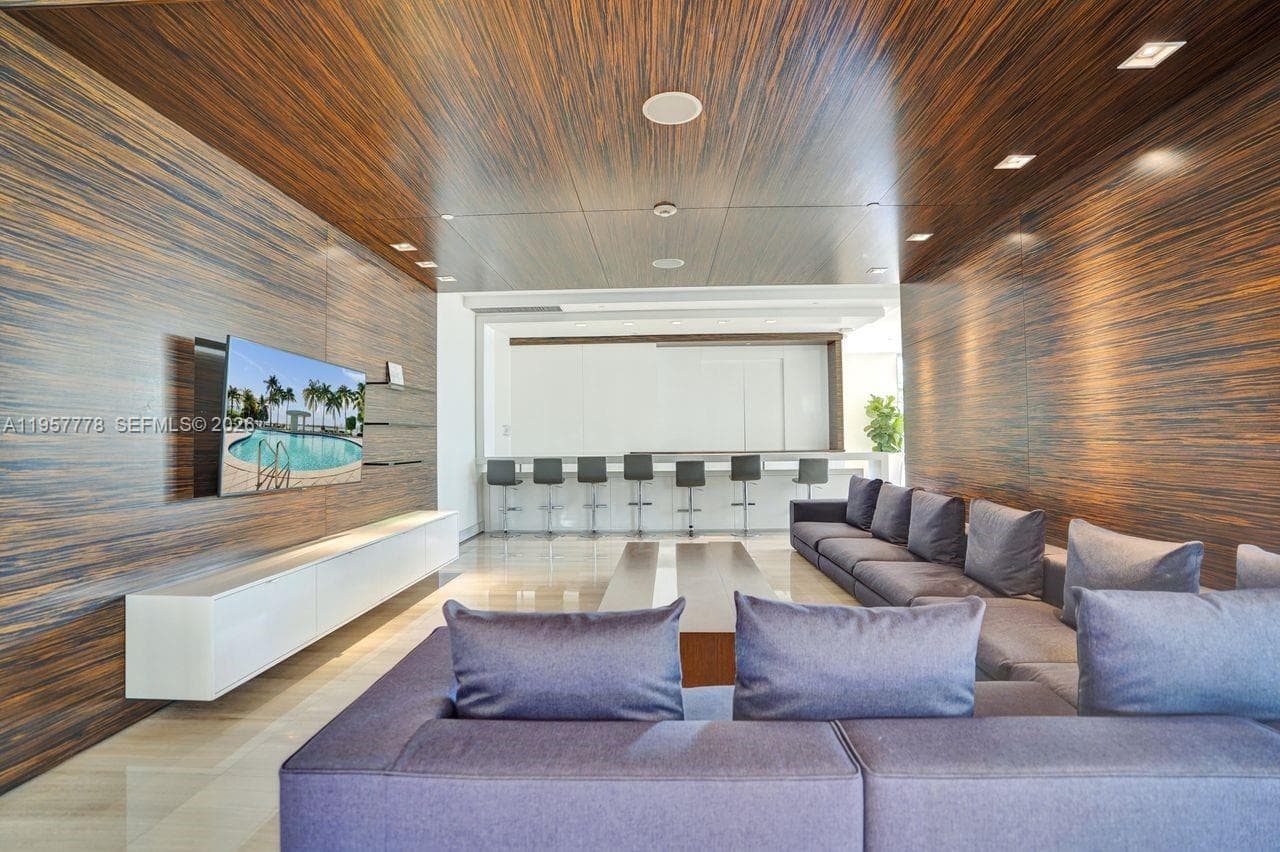 1330 West Ave # 1811, Miami Beach FL 33139 — 37