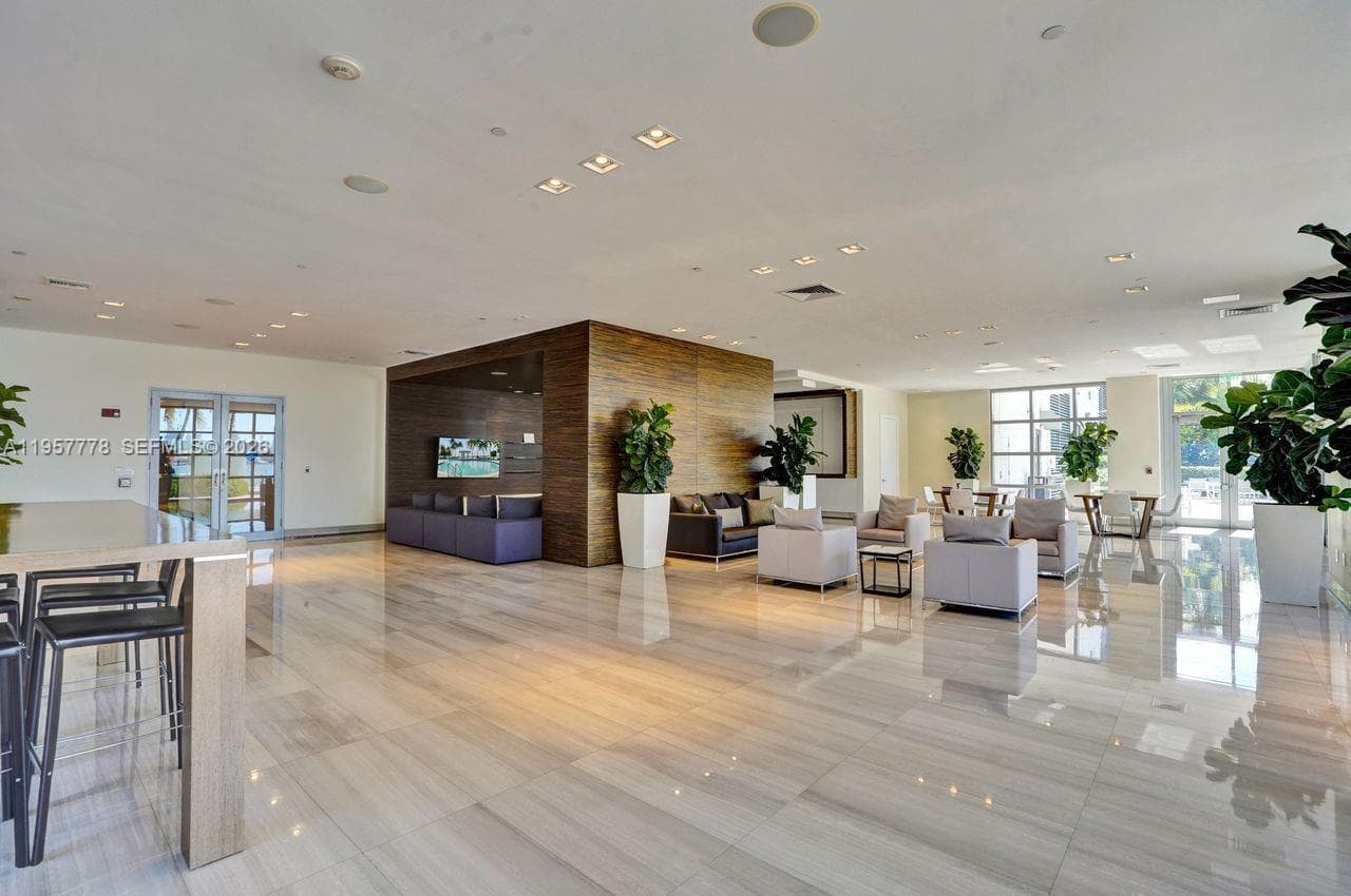 1330 West Ave # 1811, Miami Beach FL 33139 — 39
