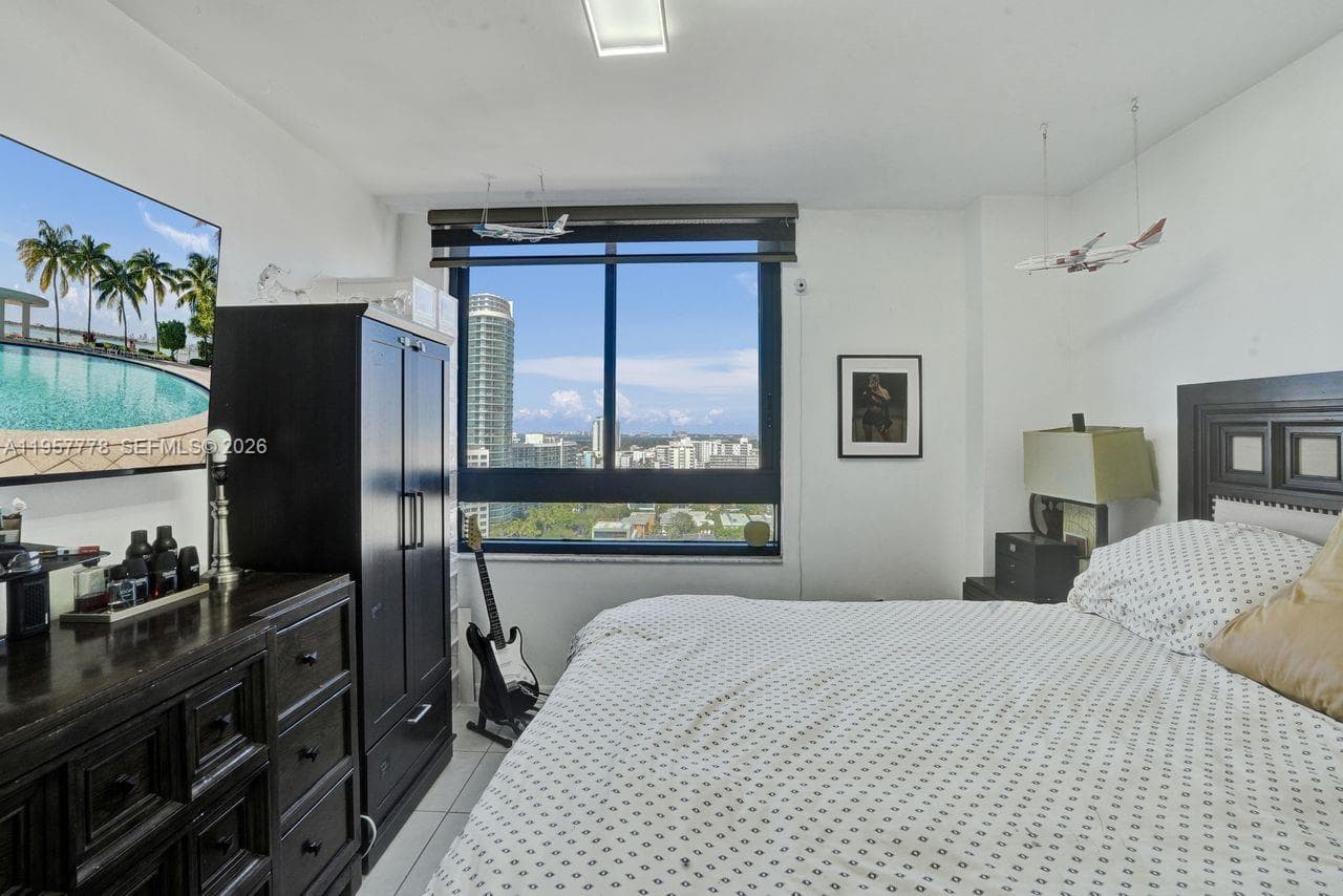 1330 West Ave # 1811, Miami Beach FL 33139 — 29