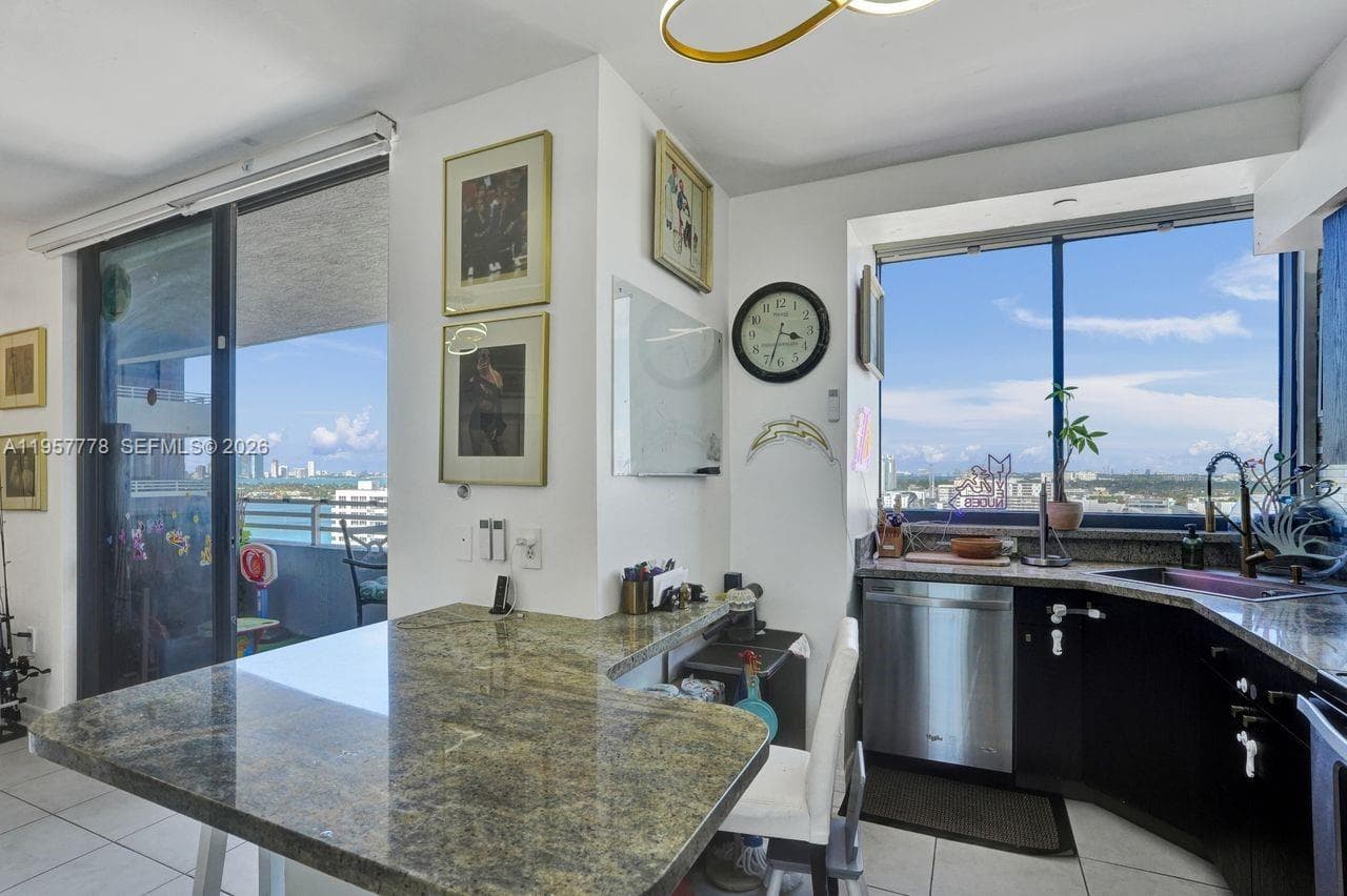 1330 West Ave # 1811, Miami Beach FL 33139 — 25