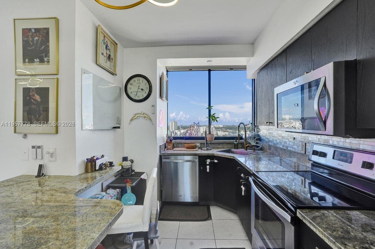 1330 West Ave # 1811, Miami Beach FL 33139 — 21
