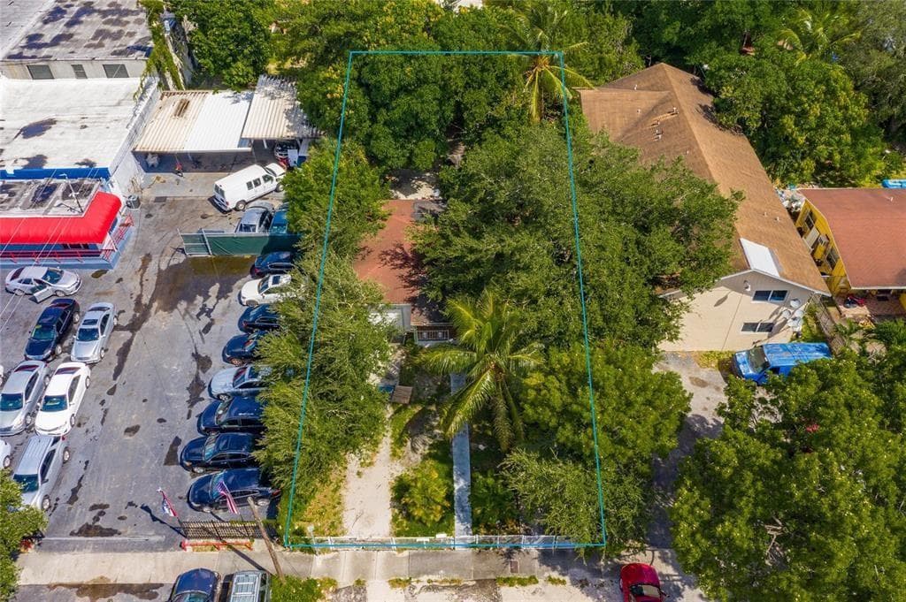 2621 NW 32nd Street, Miami FL 33142 — 6