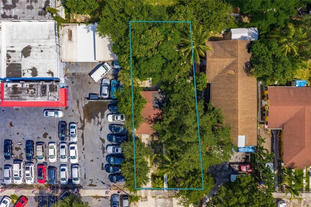 2621 NW 32nd Street, Miami FL 33142 — 7