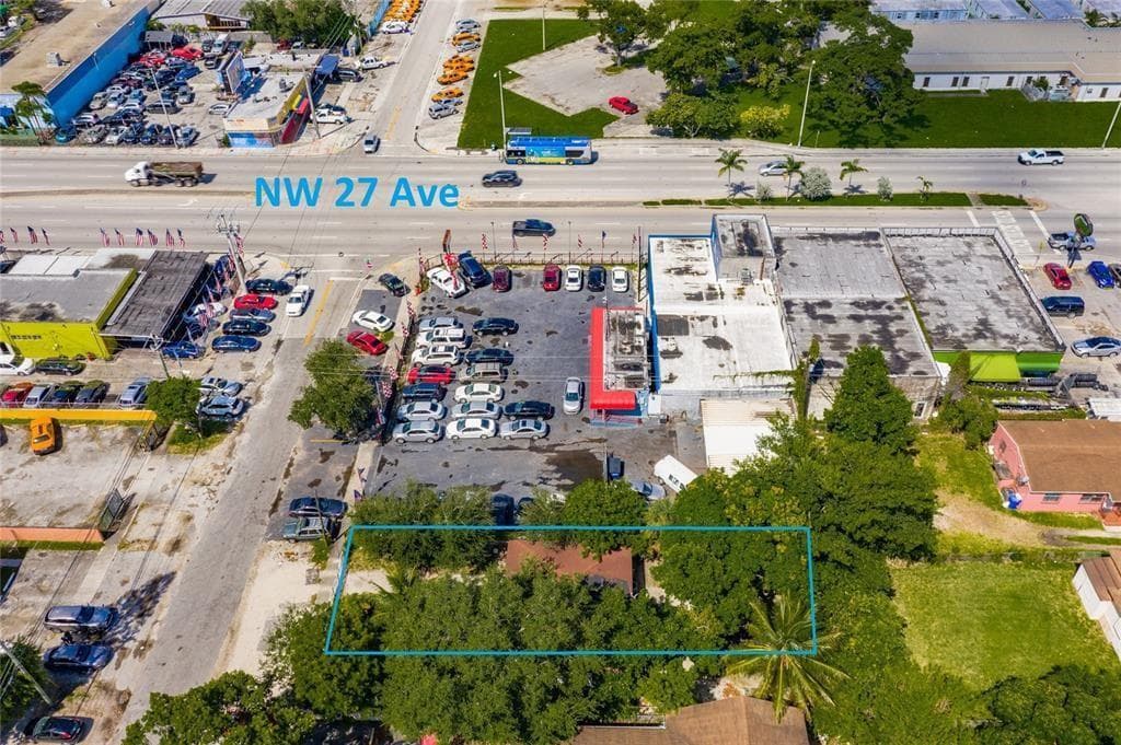 2621 NW 32nd Street, Miami FL 33142 — 9