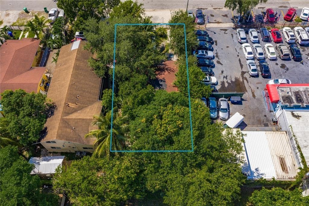 2621 NW 32nd Street, Miami FL 33142 — 8