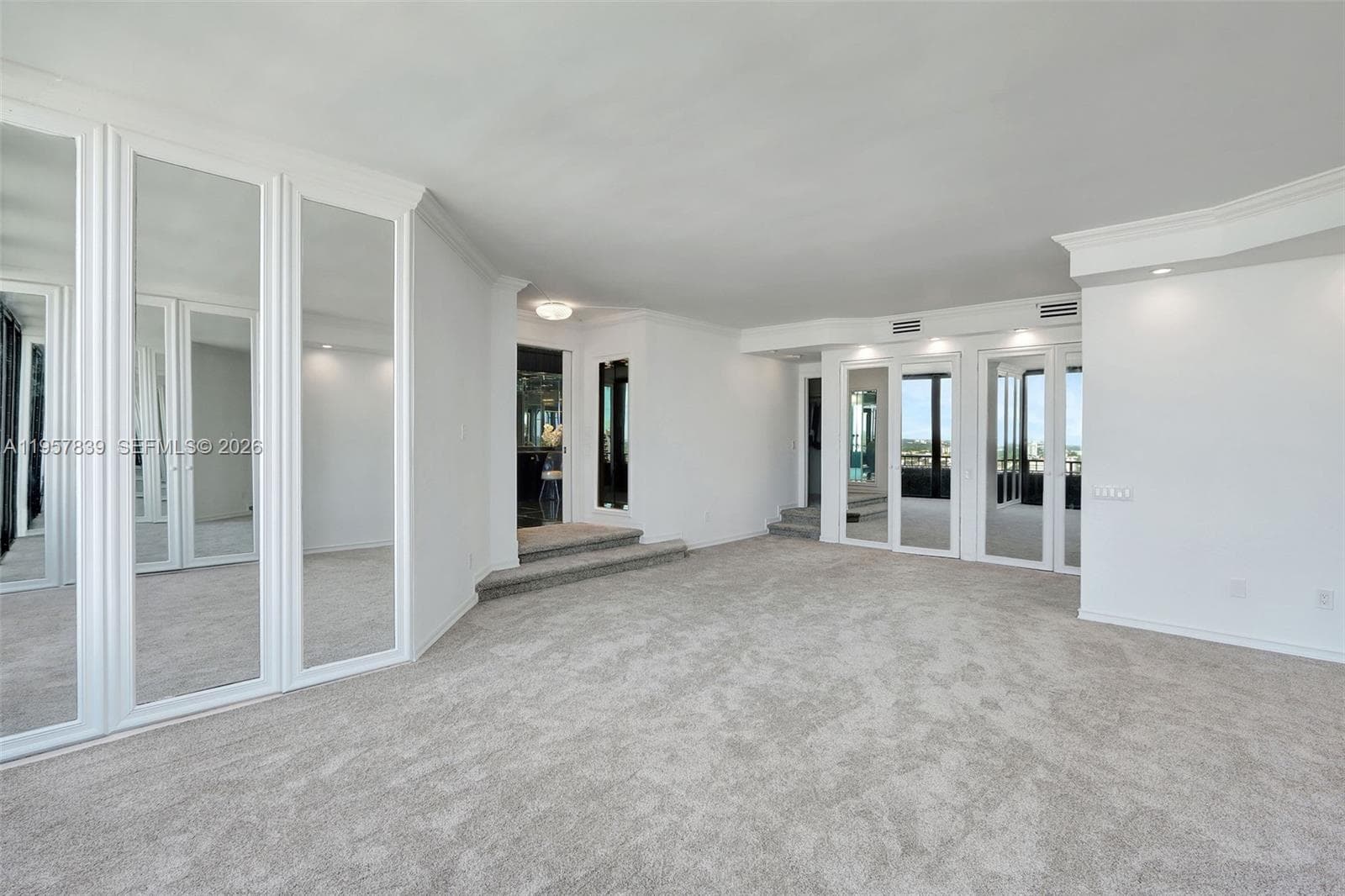 11113 Biscayne Blvd, Miami FL 33181 — 39