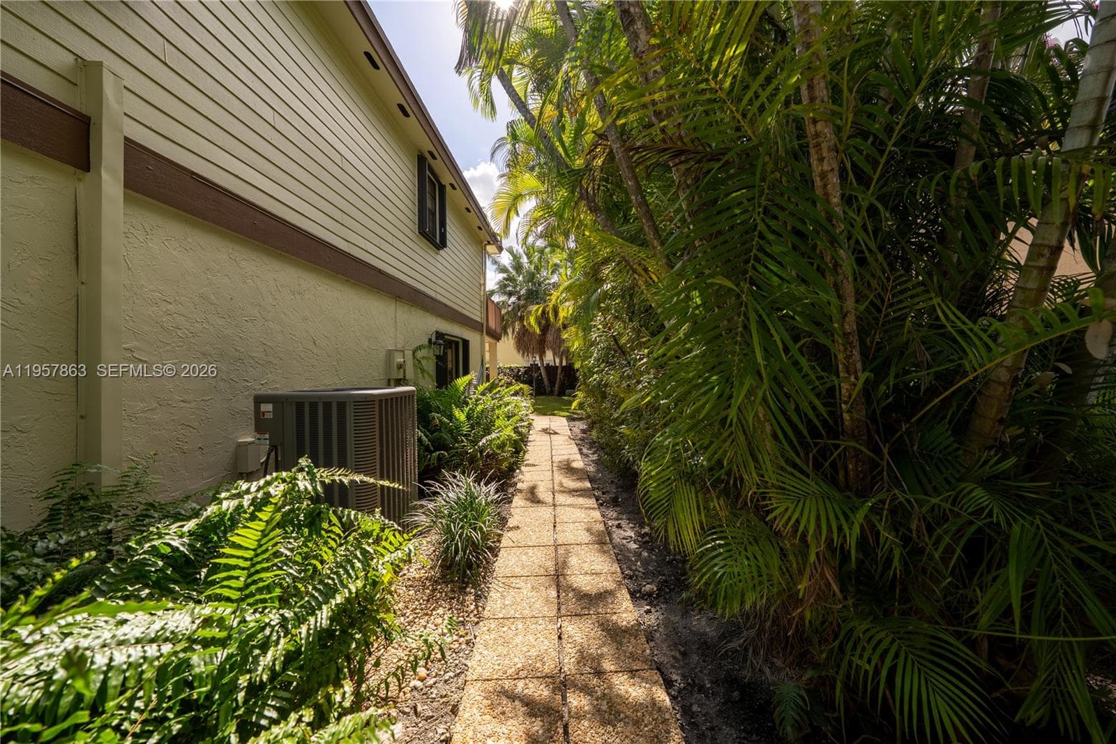 15552 SW 48th St, Miami FL 33185 — 20