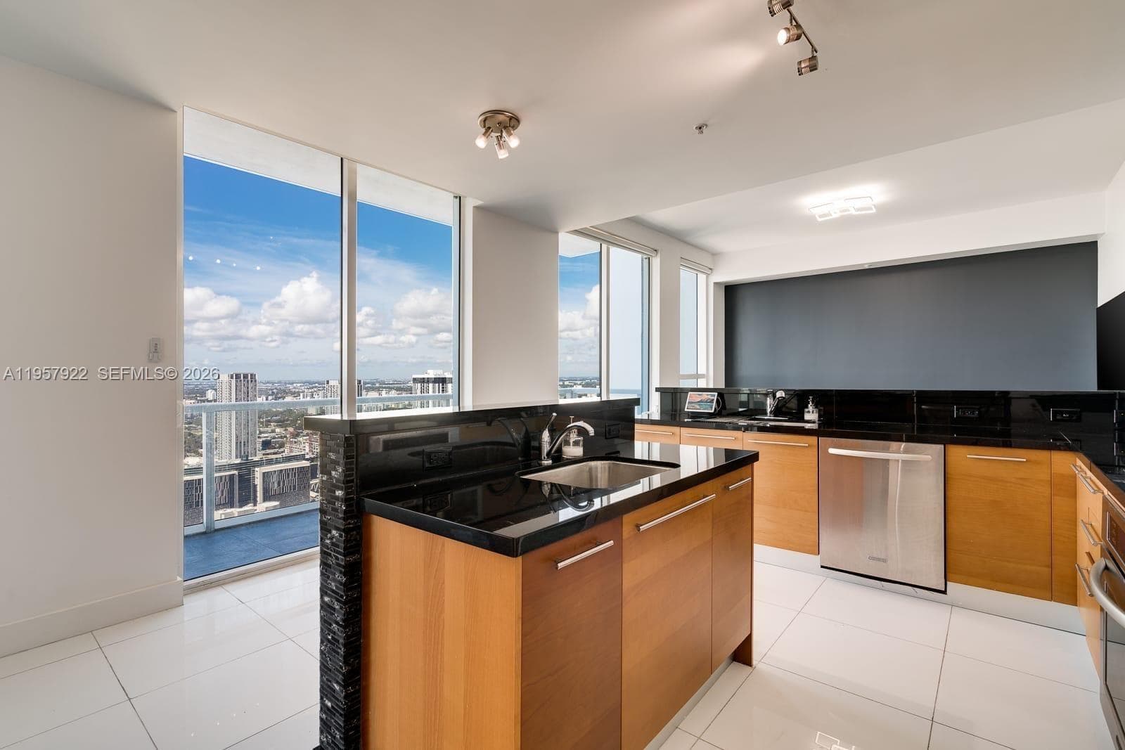 253 NE 2nd St # 4904, Miami FL 33132 — 6