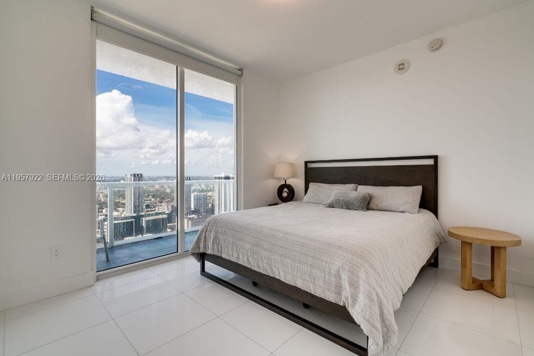 253 NE 2nd St # 4904, Miami FL 33132 — 17