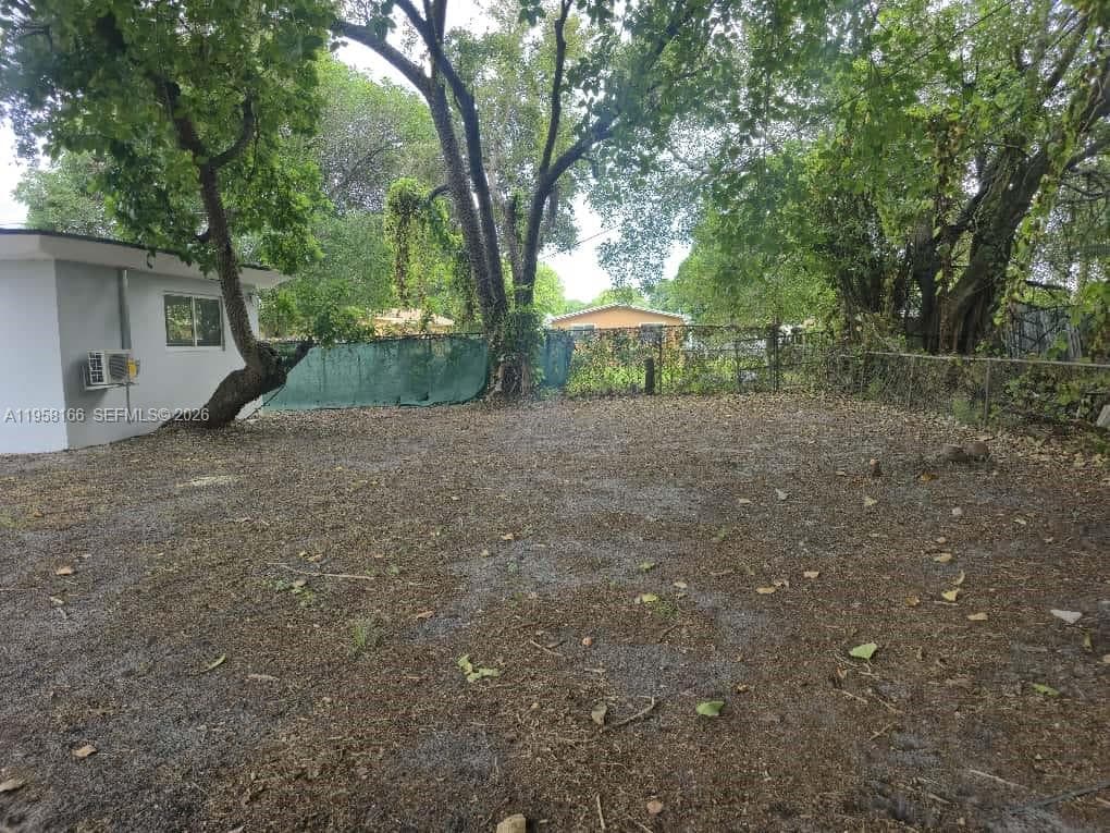 2530 NW 111th St, Miami FL 33167 — 52