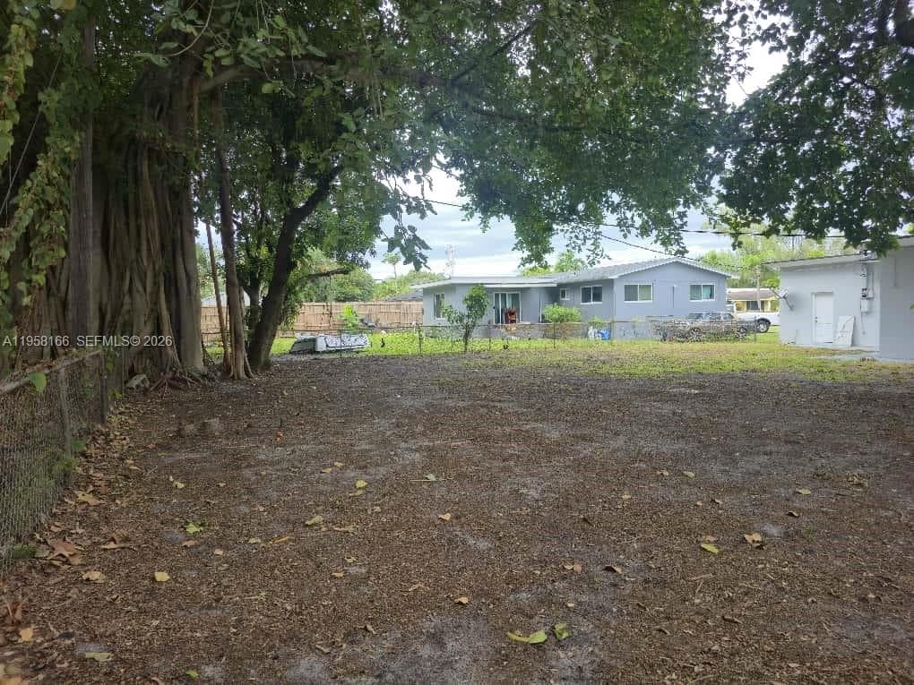 2530 NW 111th St, Miami FL 33167 — 42