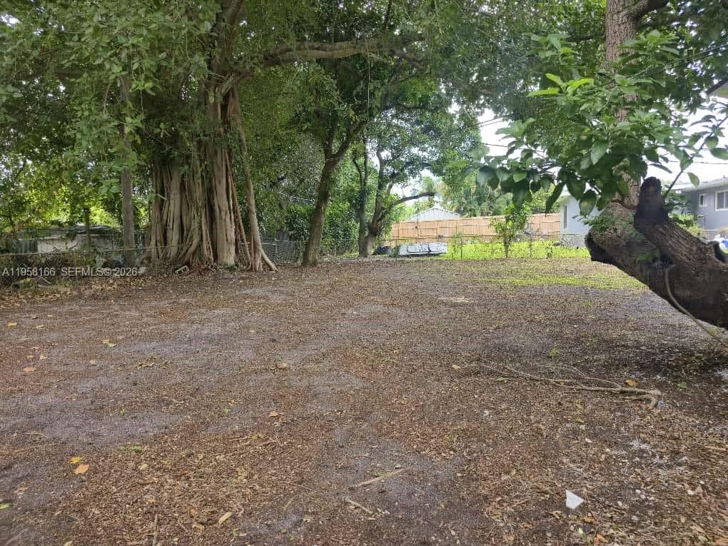 2530 NW 111th St, Miami FL 33167 — 46