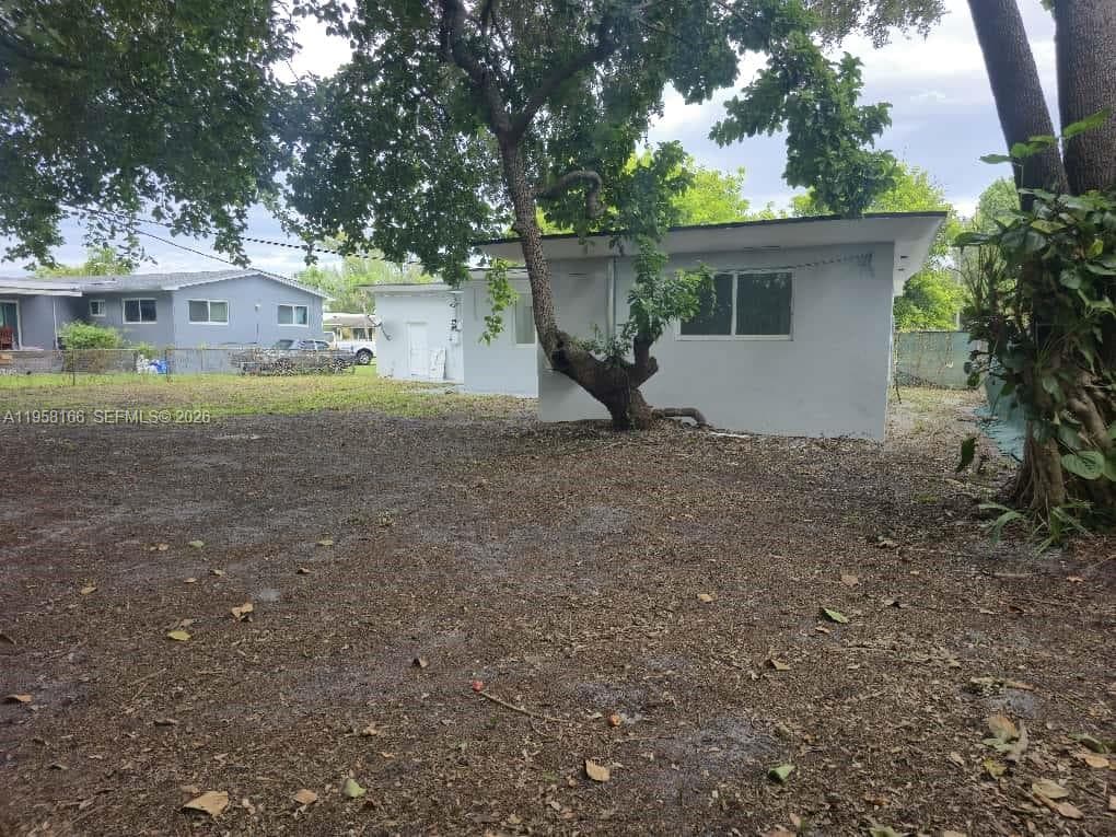 2530 NW 111th St, Miami FL 33167 — 47