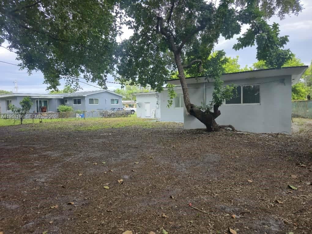2530 NW 111th St, Miami FL 33167 — 43