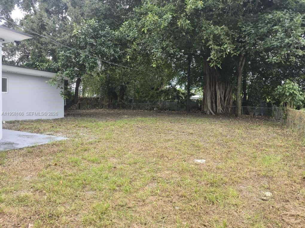 2530 NW 111th St, Miami FL 33167 — 53