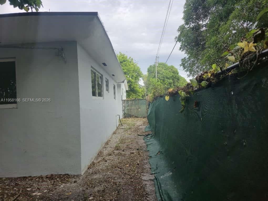 2530 NW 111th St, Miami FL 33167 — 45