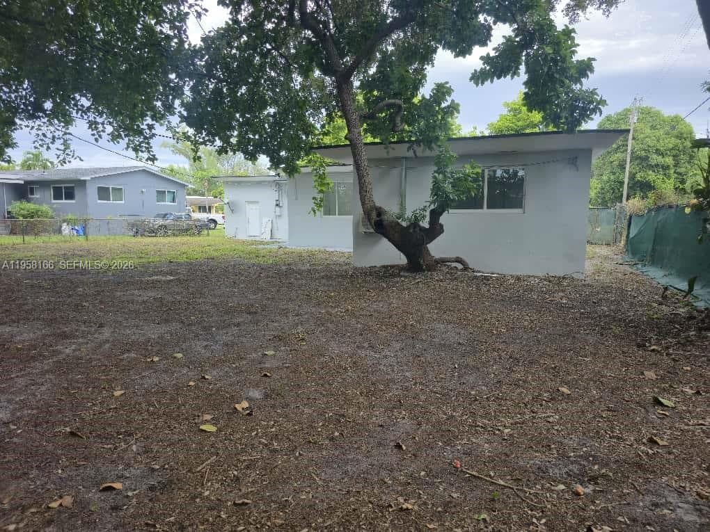 2530 NW 111th St, Miami FL 33167 — 44