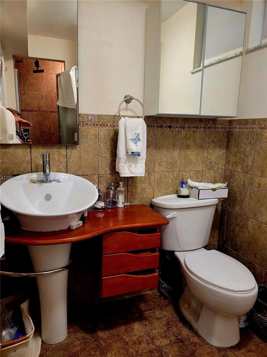 3030 Marcos Dr # T301, Aventura FL 33160 — 32