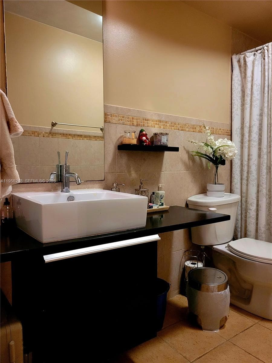 3030 Marcos Dr # T301, Aventura FL 33160 — 33