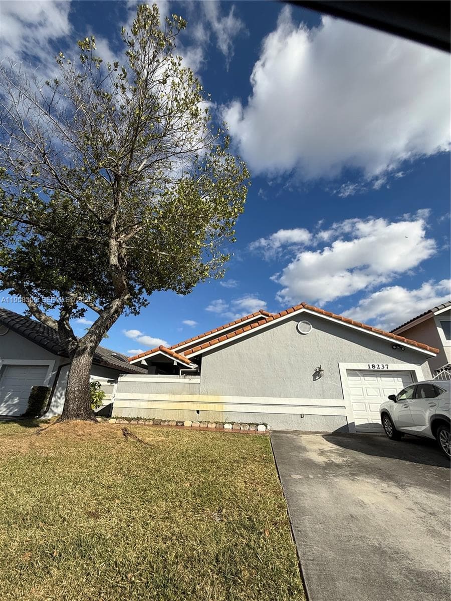 18237 NW 61st Pl, Hialeah FL 33015 — 1