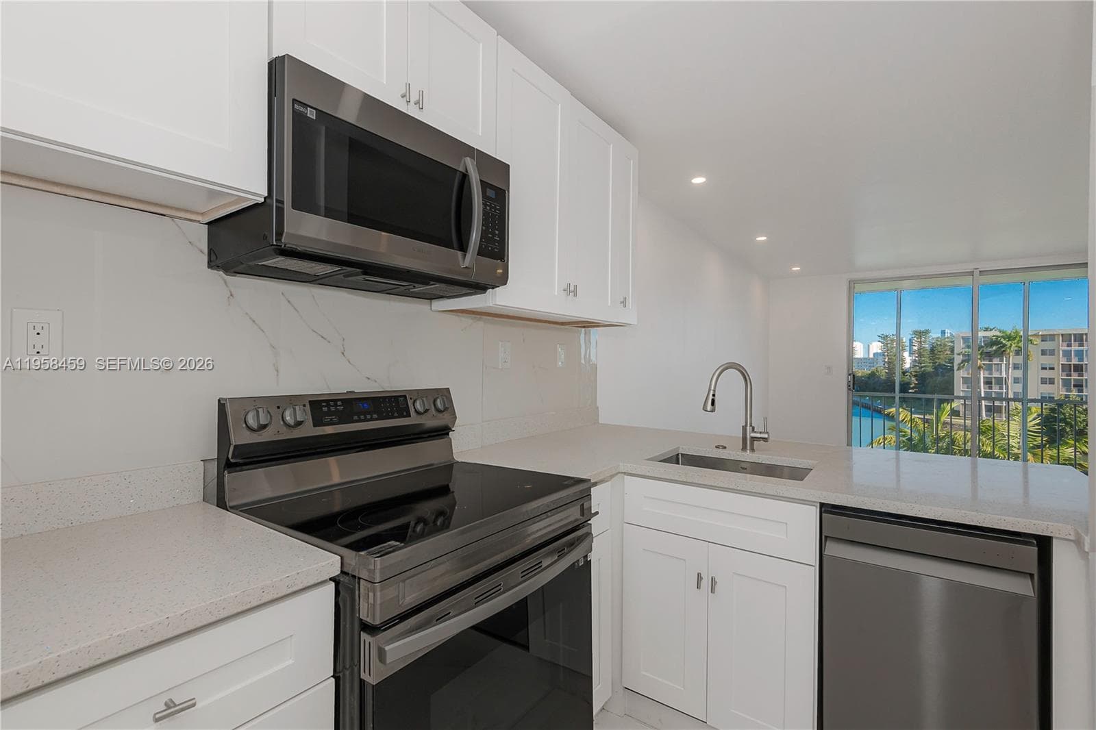 2851 Leonard Dr # J405, Aventura FL 33160 — 6