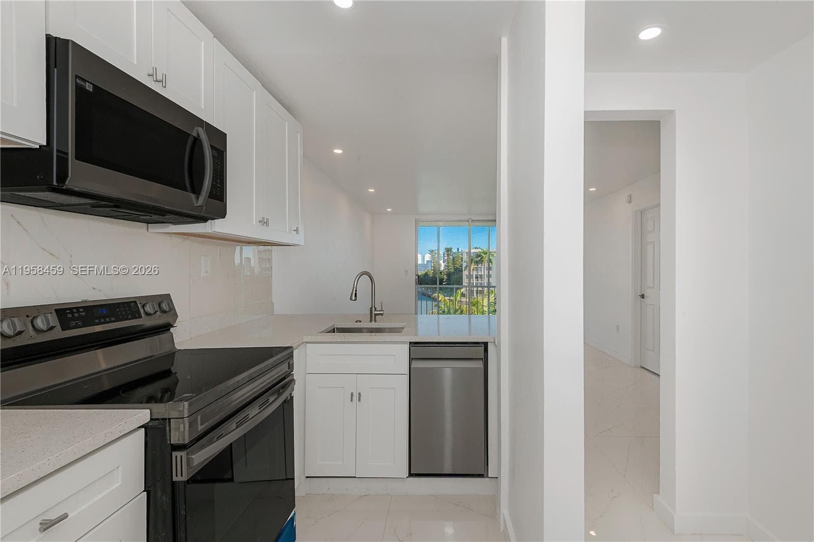 2851 Leonard Dr # J405, Aventura FL 33160 — 7