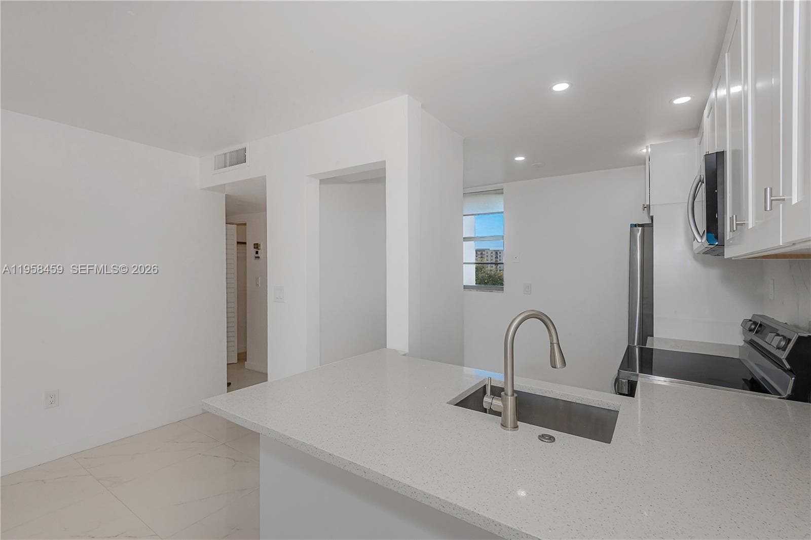 2851 Leonard Dr # J405, Aventura FL 33160 — 8
