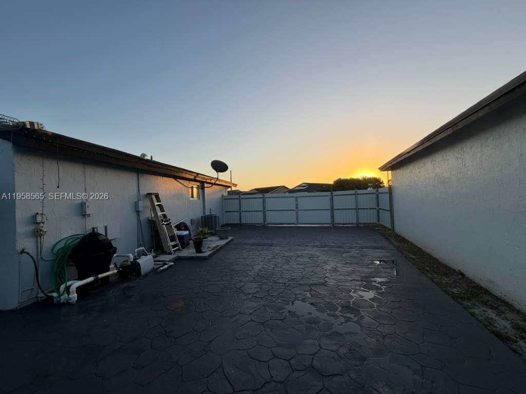 19707 SW 123rd Ct, Miami FL 33177 — 37