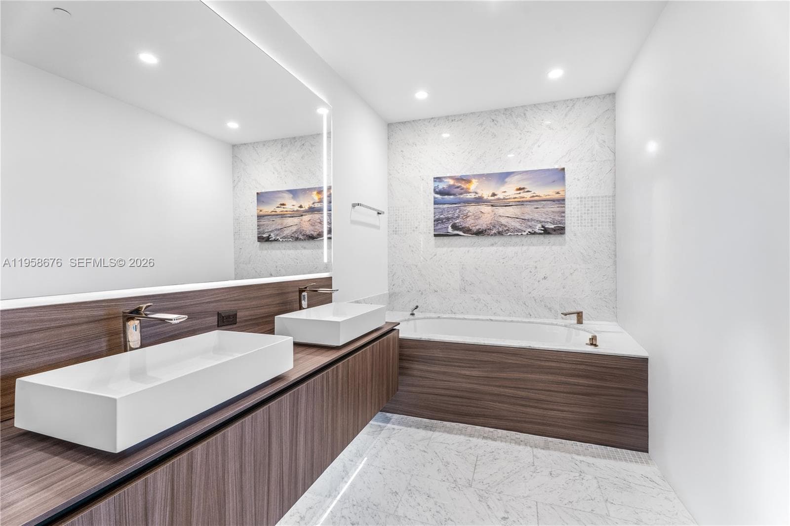 1000 Brickell Plz, Miami FL 33131 — 23