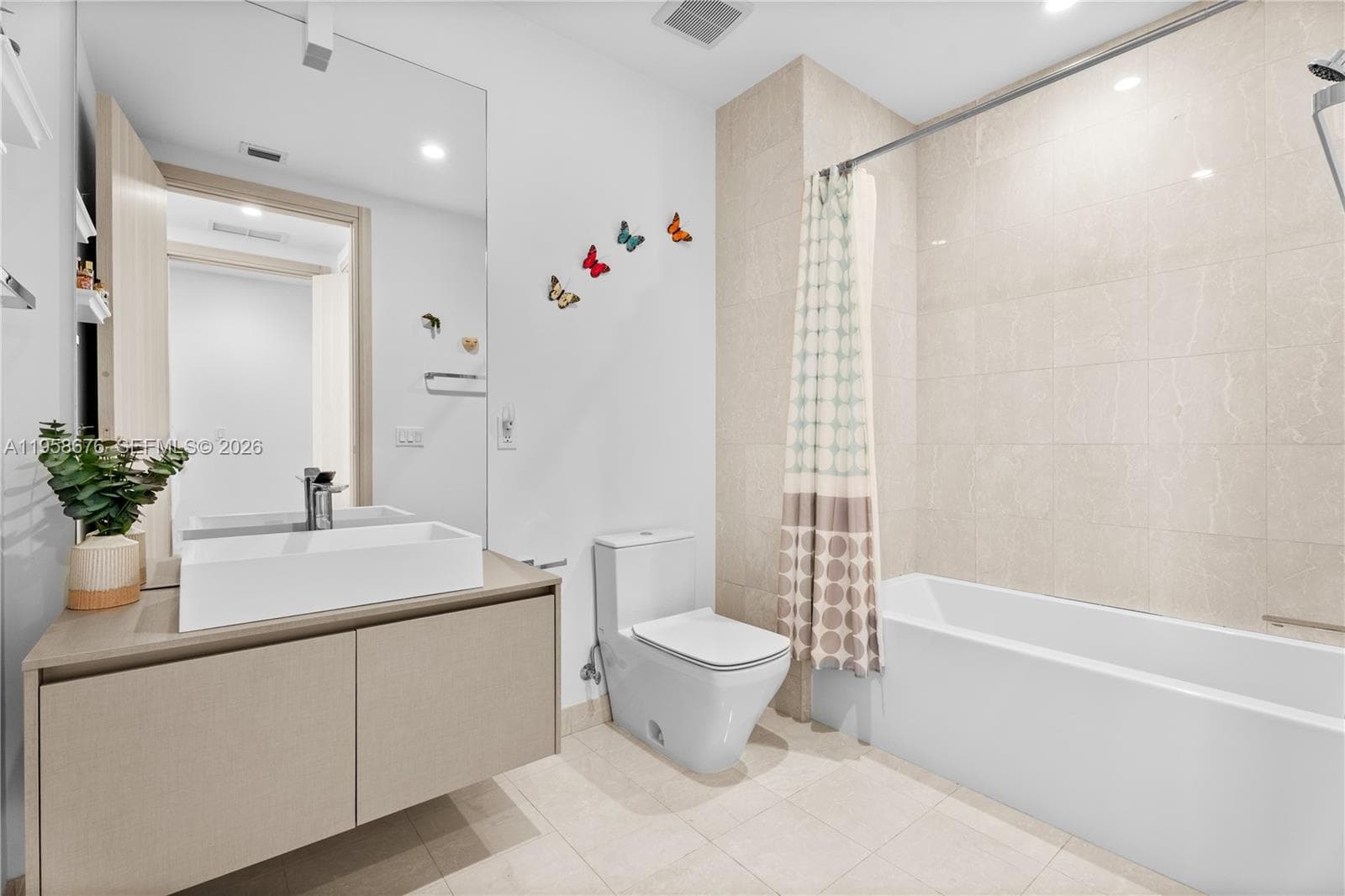 1000 Brickell Plz, Miami FL 33131 — 27