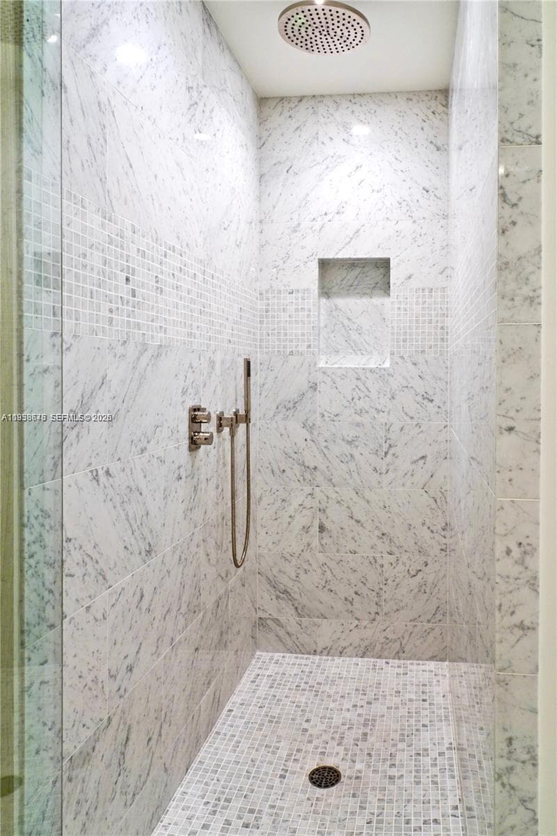 1000 Brickell Plz, Miami FL 33131 — 24