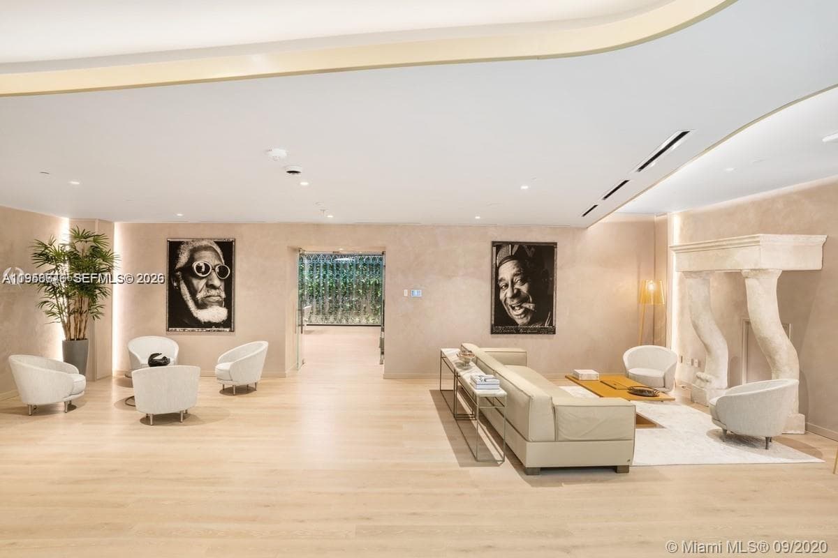 1000 Brickell Plz, Miami FL 33131 — 48